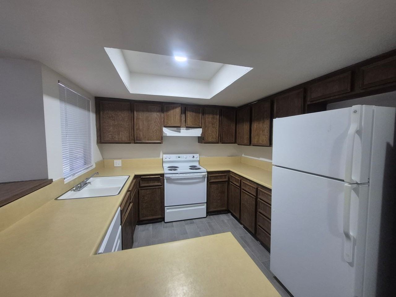 West Bluff Manor - Photo 7 of 29