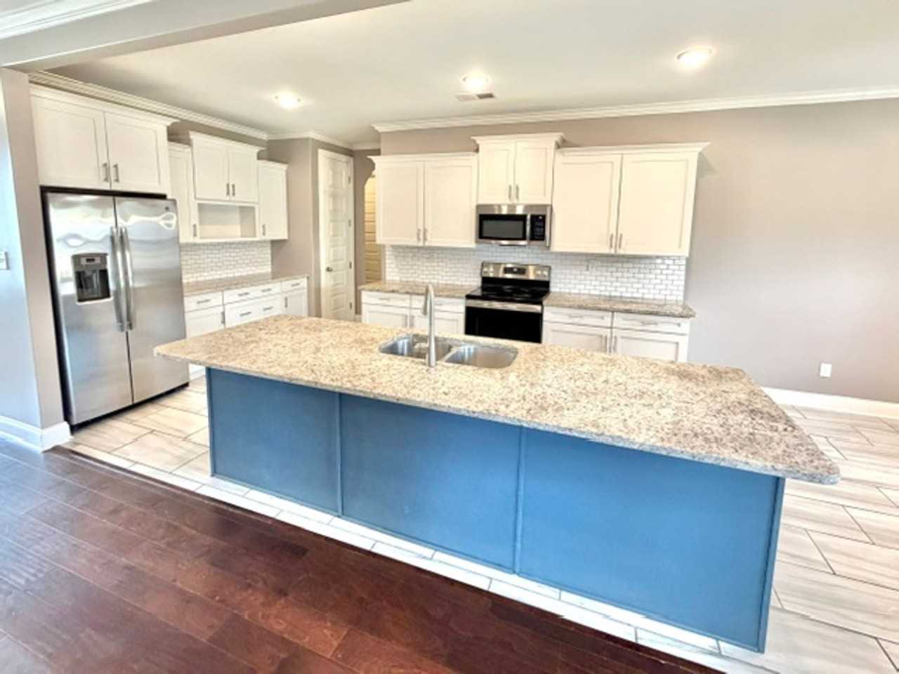 100 Birkdale Dr - Photo 3 of 16
