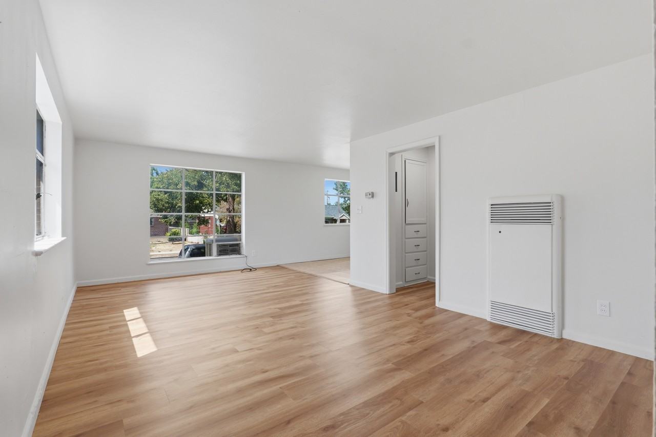 538 Colorado Street West - Photo 2 of 16