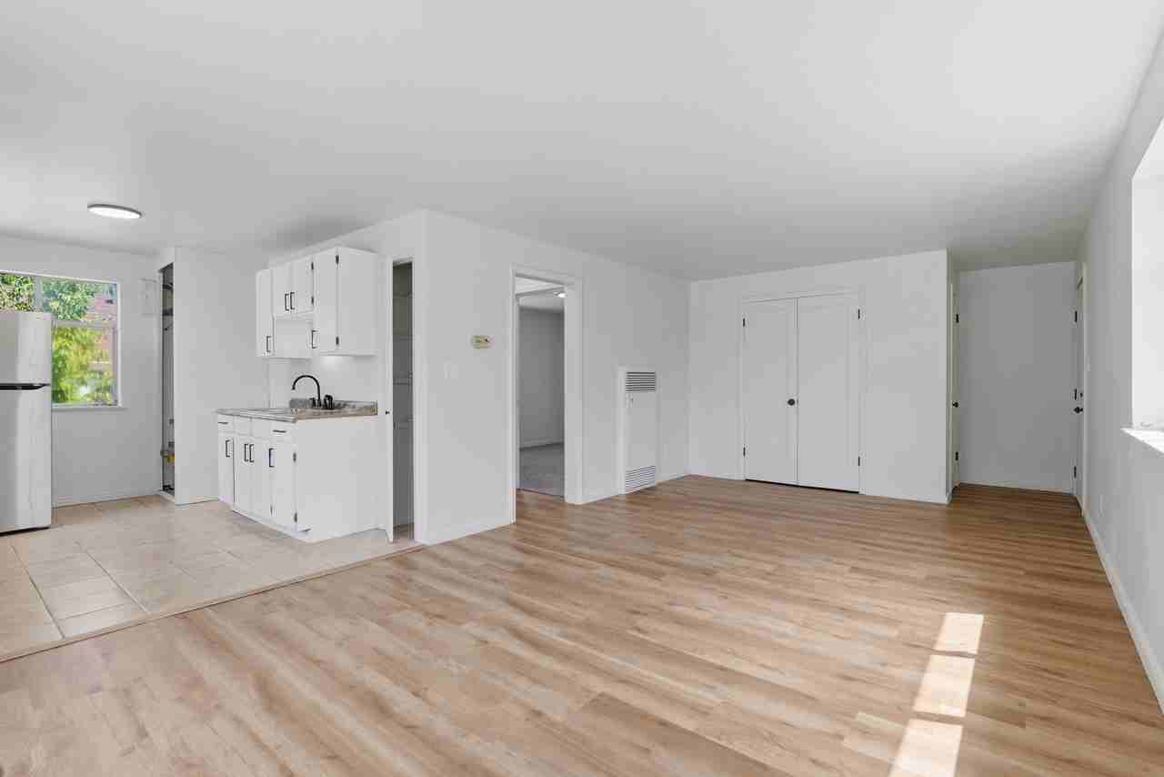 538 Colorado Street West - Photo 4 of 16