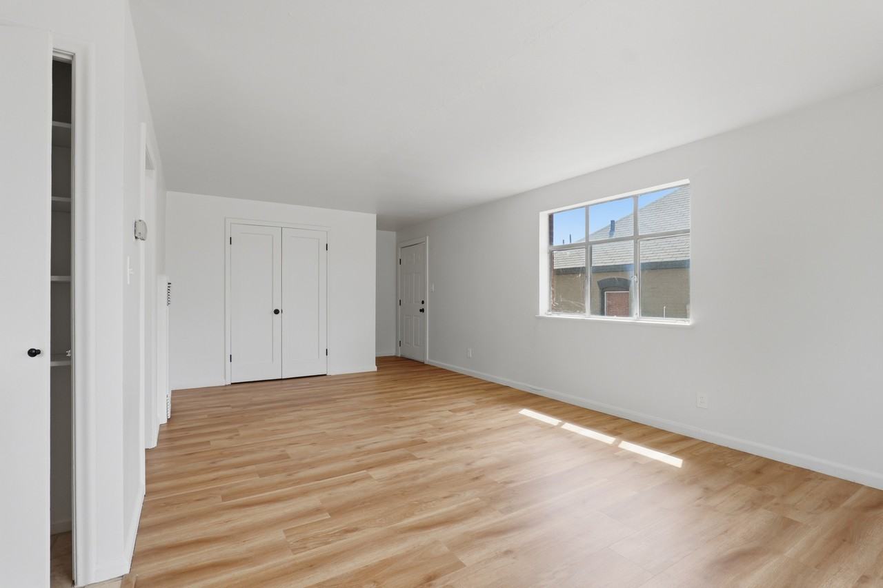 538 Colorado Street West - Photo 6 of 16