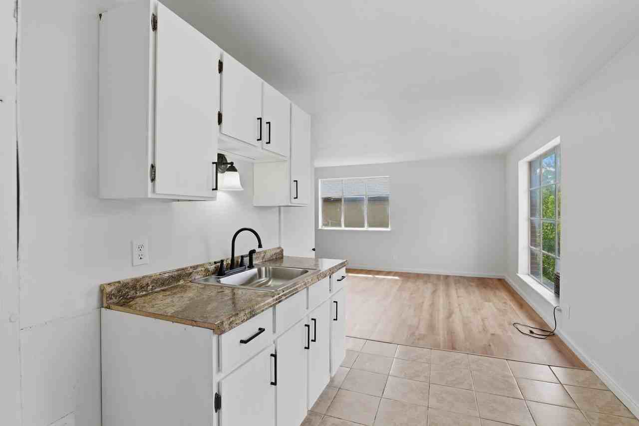 538 Colorado Street West - Photo 7 of 16