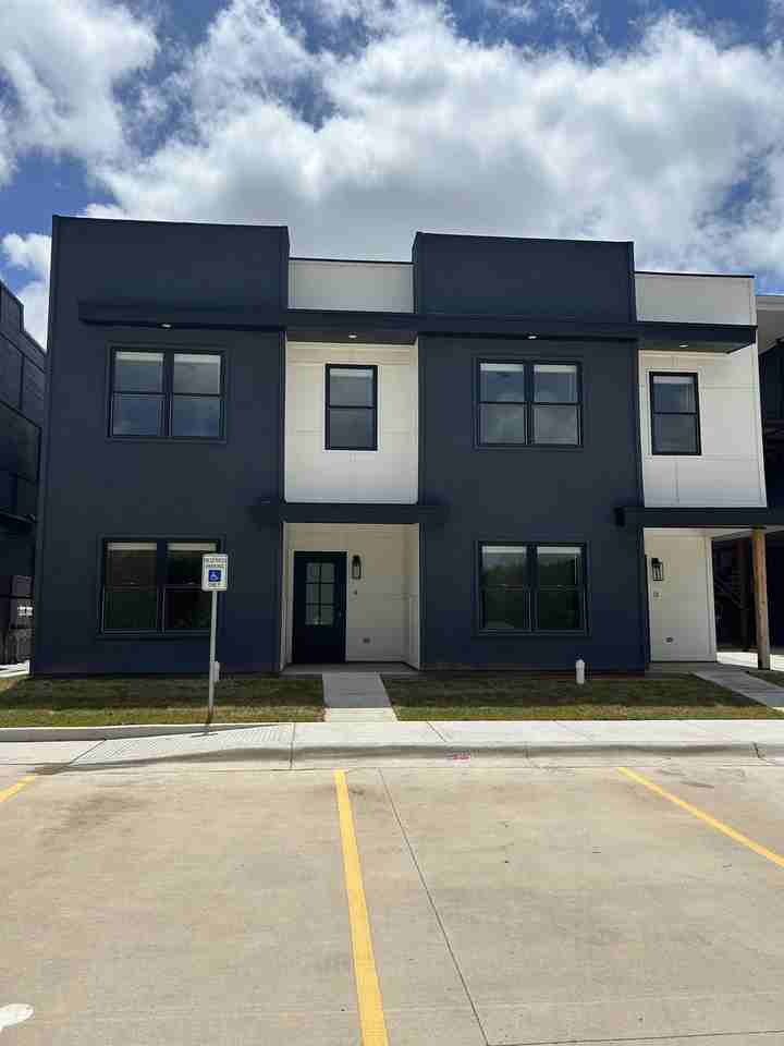 HUNSLEY HEIGHTS - Photo 2 of 7