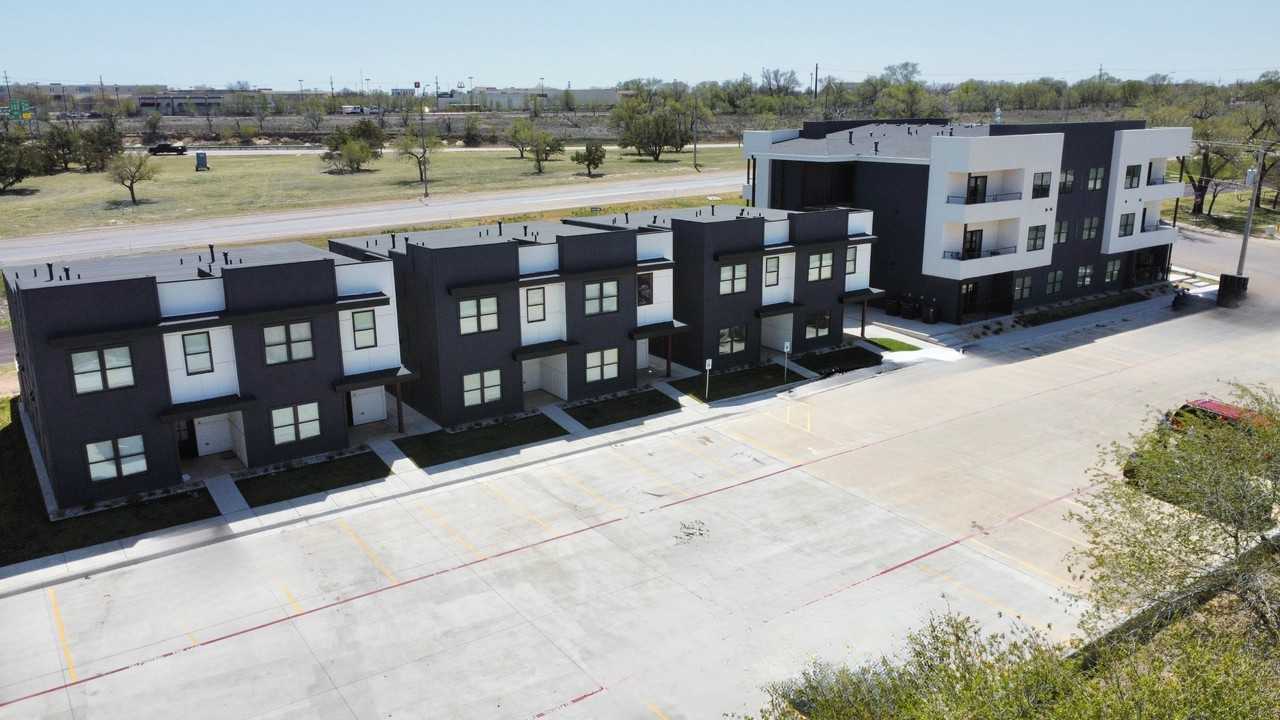 HUNSLEY HEIGHTS - Photo 7 of 7