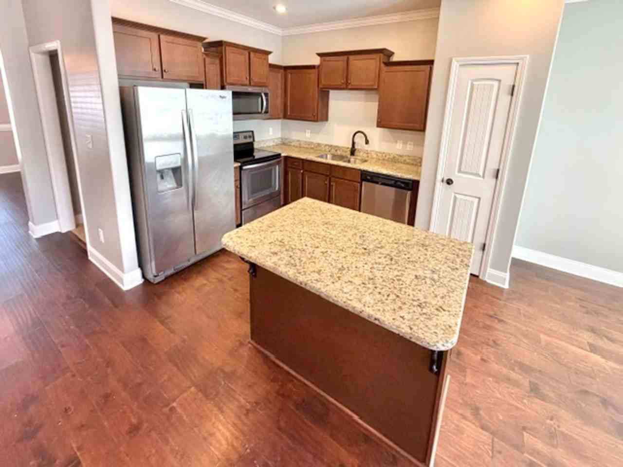 807 Magnolia Ln - Photo 5 of 12