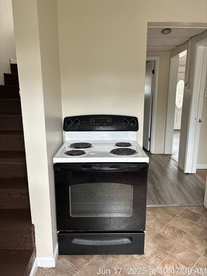 759 Willey St.  Apt b - Photo 2 of 26