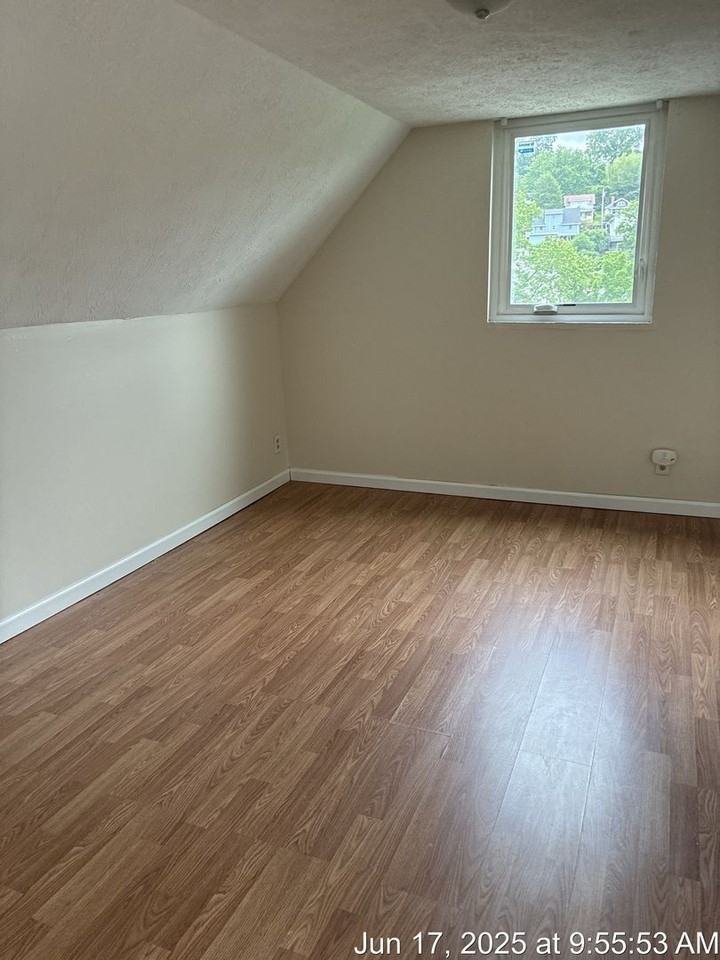 759 Willey St.  Apt b - Photo 6 of 26