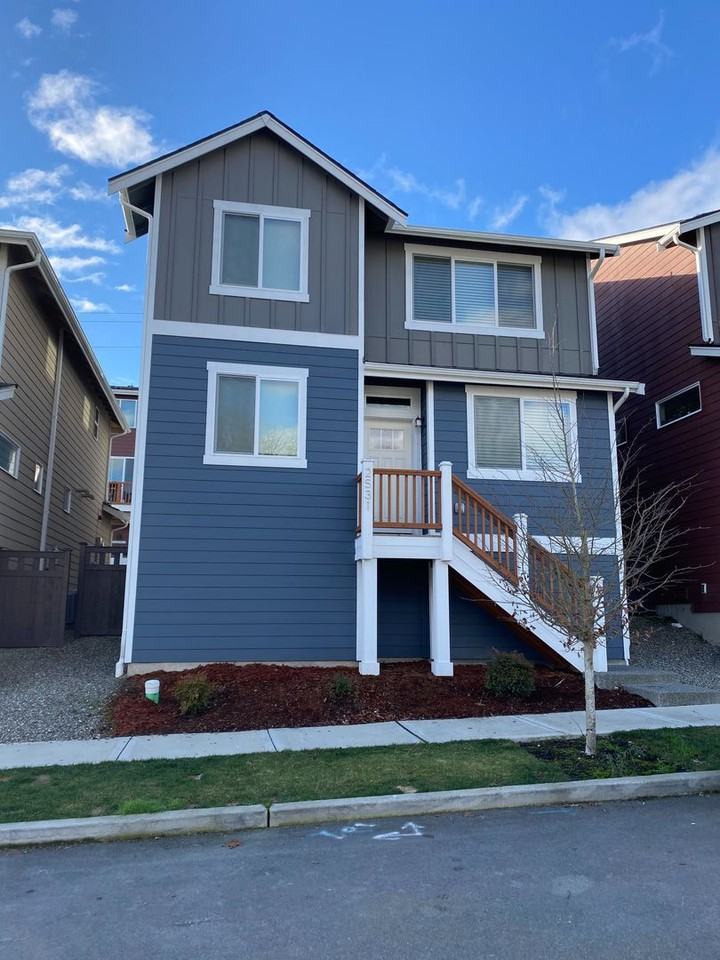 2531 Filbert Ave - Photo 2 of 24