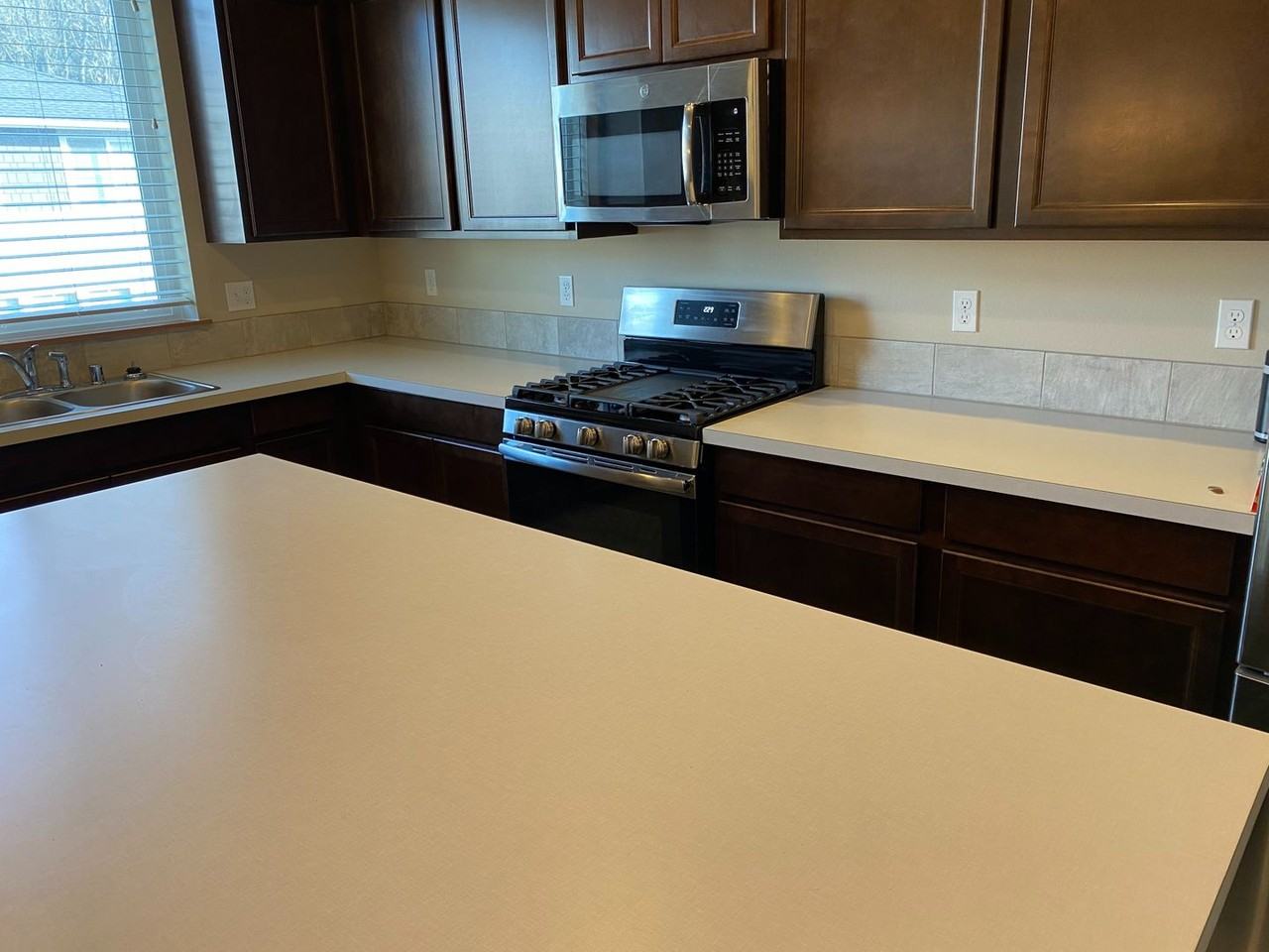 2531 Filbert Ave - Photo 4 of 24