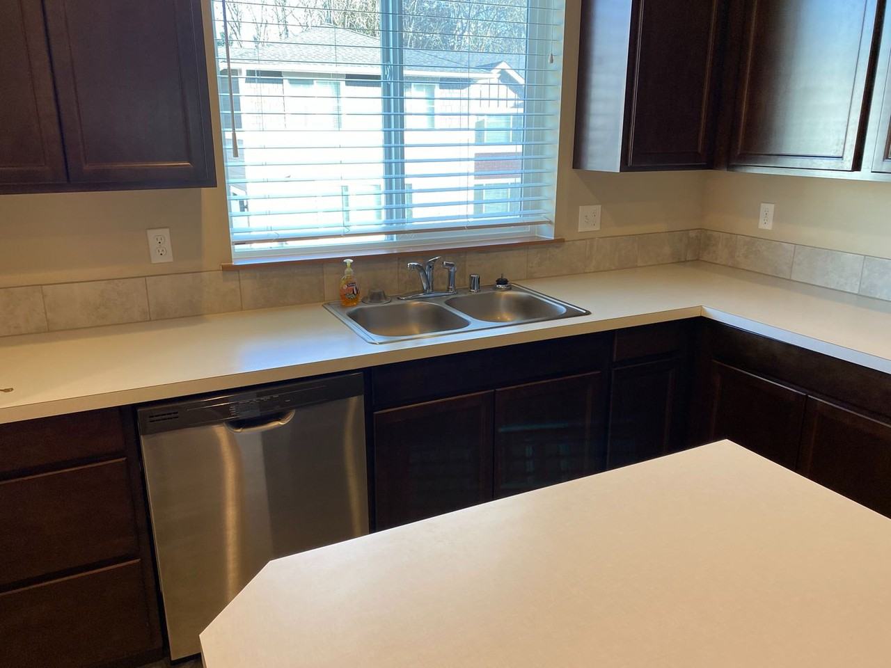 2531 Filbert Ave - Photo 6 of 24