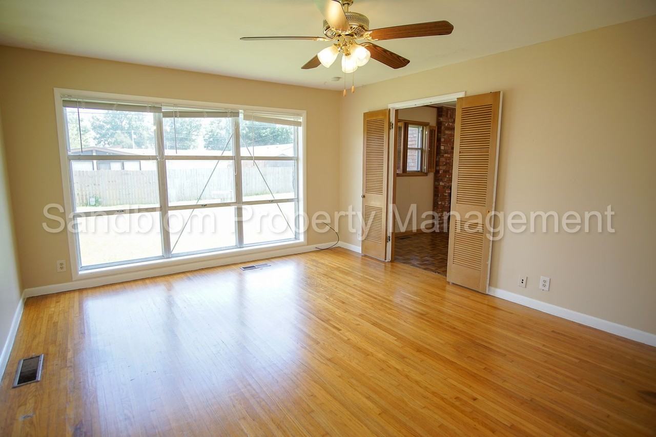 5344 E 27th St - Photo 4 of 18