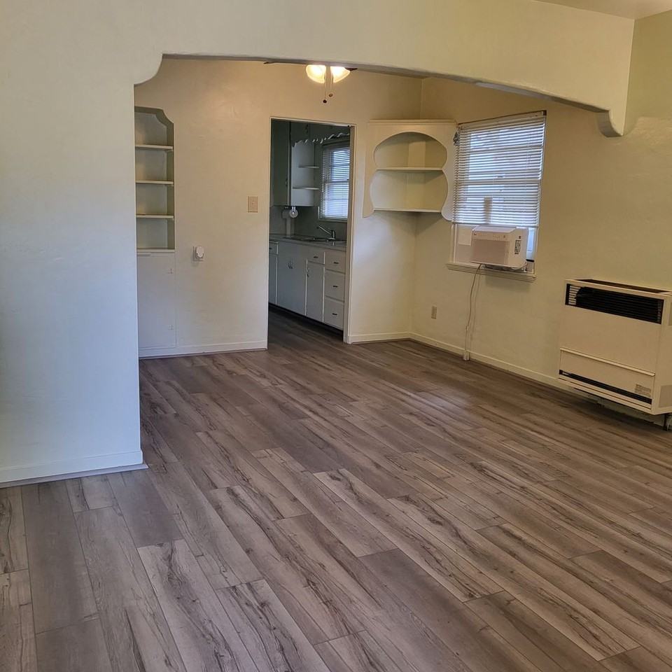1819 11th St - Photo 2 of 9