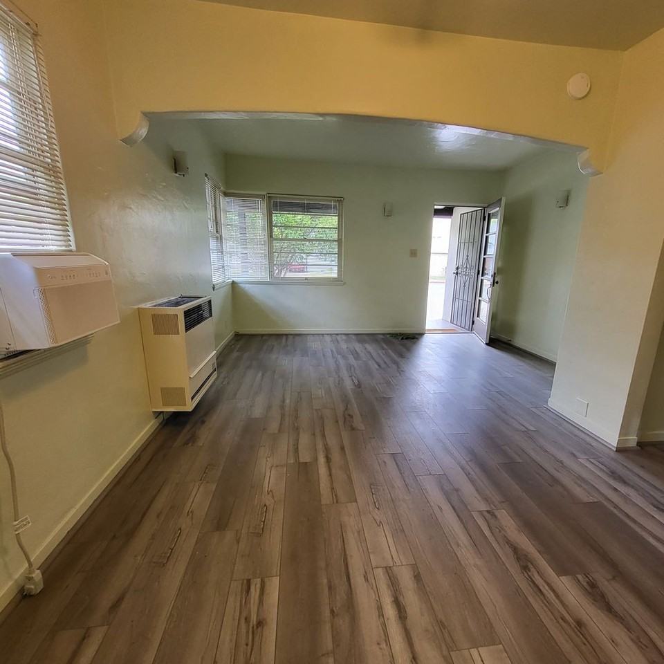 1819 11th St - Photo 3 of 9