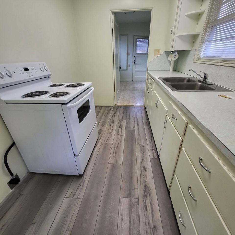 1819 11th St - Photo 6 of 9