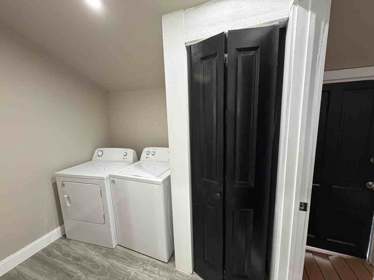 418 N Clements St - Photo 5 of 19