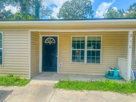 featured image of 210 E 7th St
