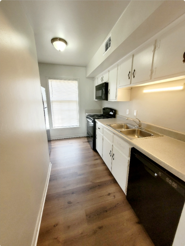 12 Bainbridge Ave #B - Photo 6 of 8
