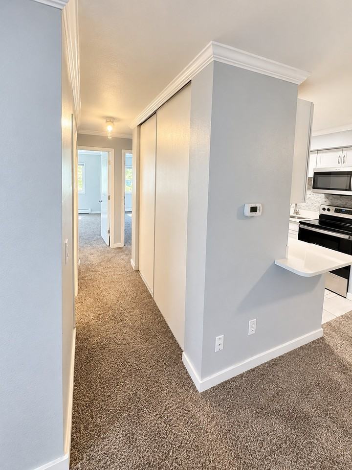 2225 S Jasmine St #204 - Photo 3 of 6