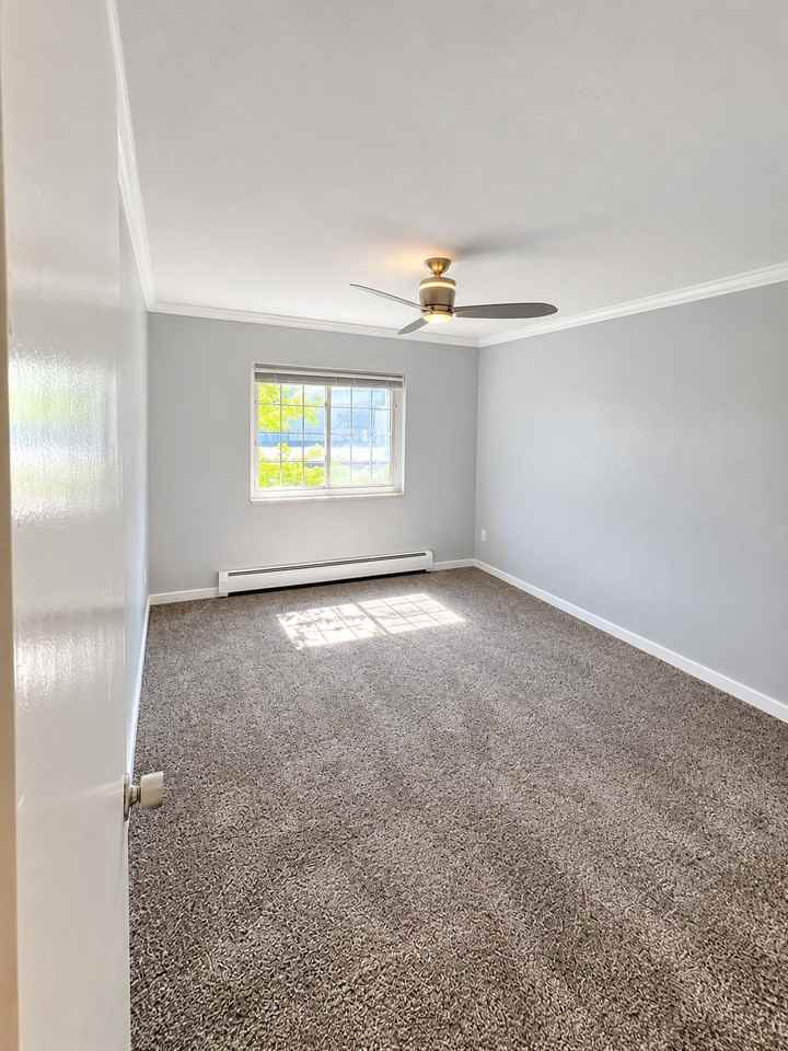 2225 S Jasmine St #204 - Photo 4 of 6