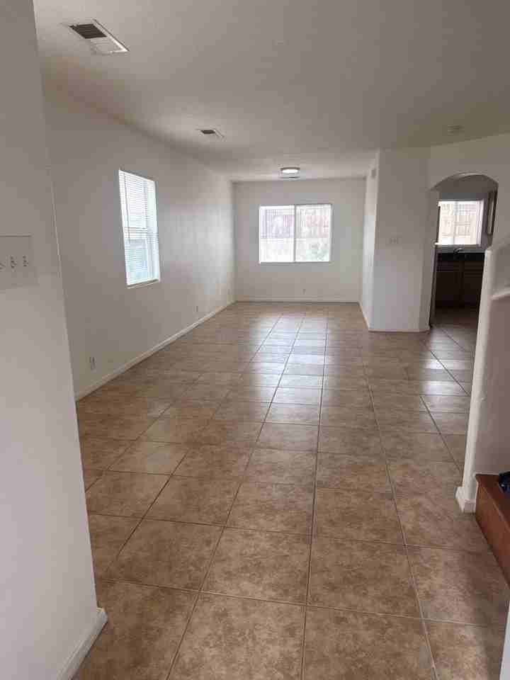4729 Chesapeake Pl Ne - Photo 3 of 32