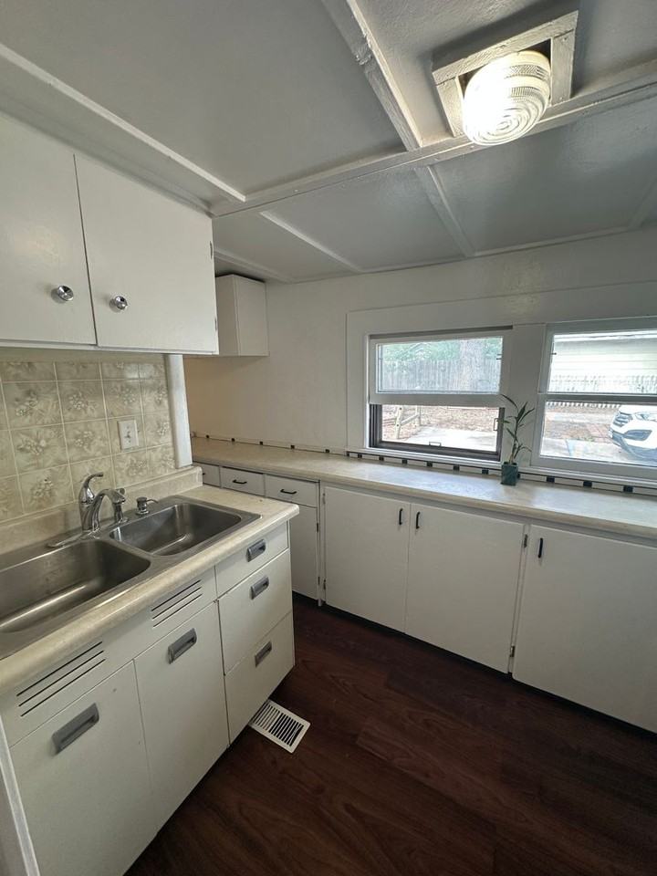 1219 1/2 13th Ave - Photo 6 of 18