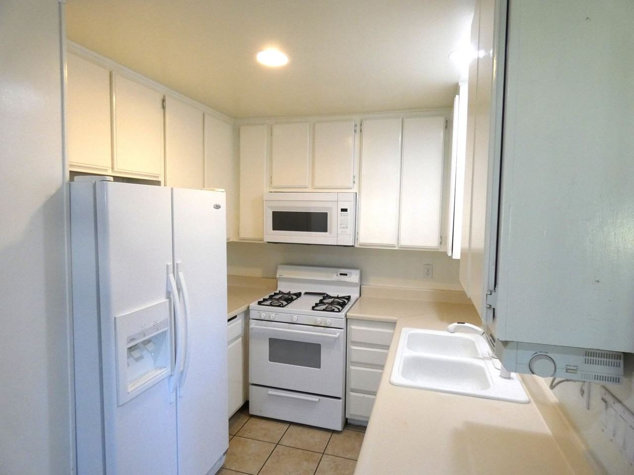 1173 Sumner Pl #C - Photo 4 of 9