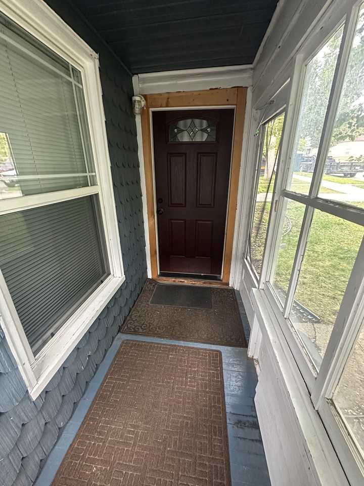 907 5th Ave - Photo 4 of 20