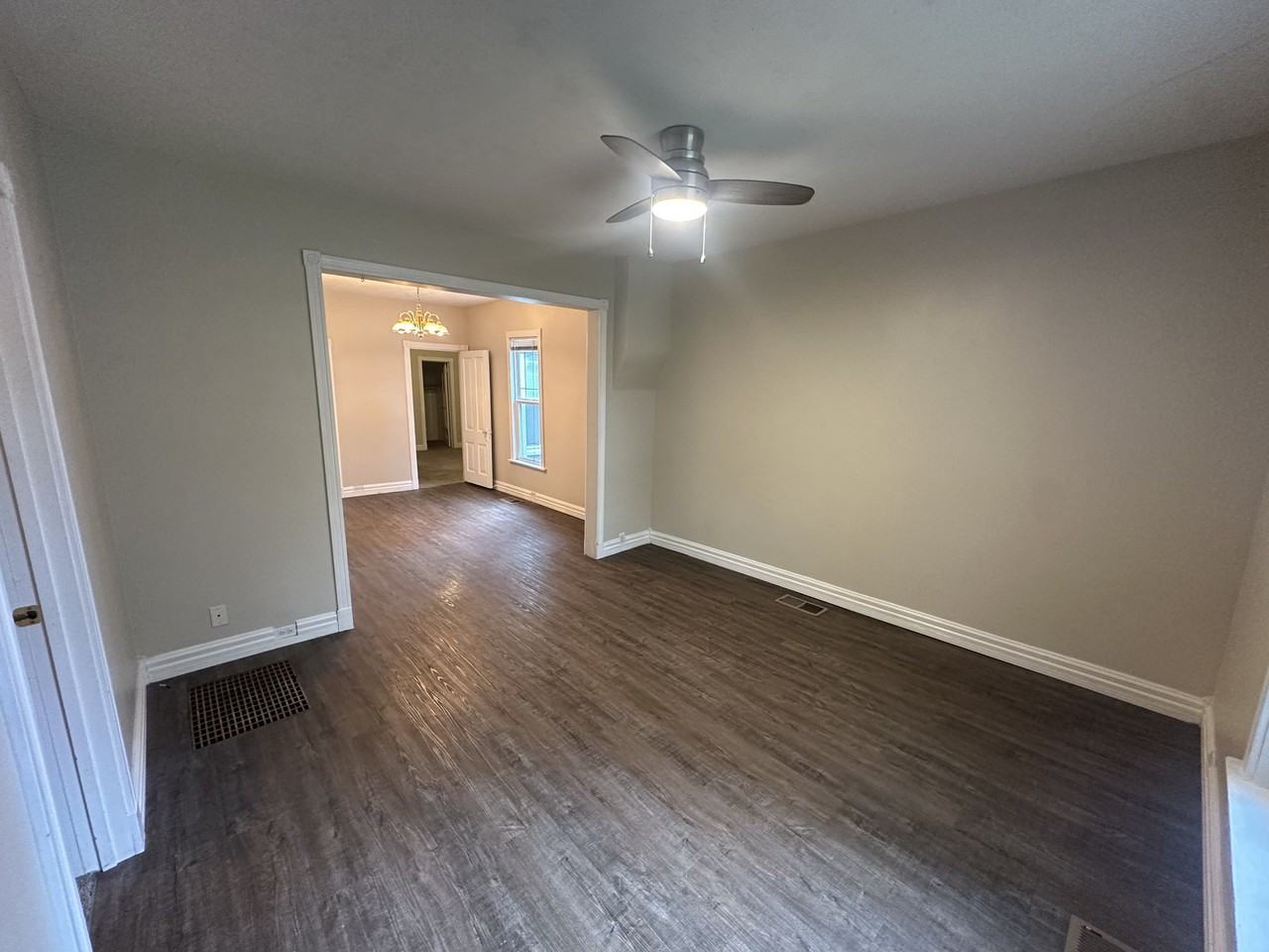 907 5th Ave - Photo 6 of 20