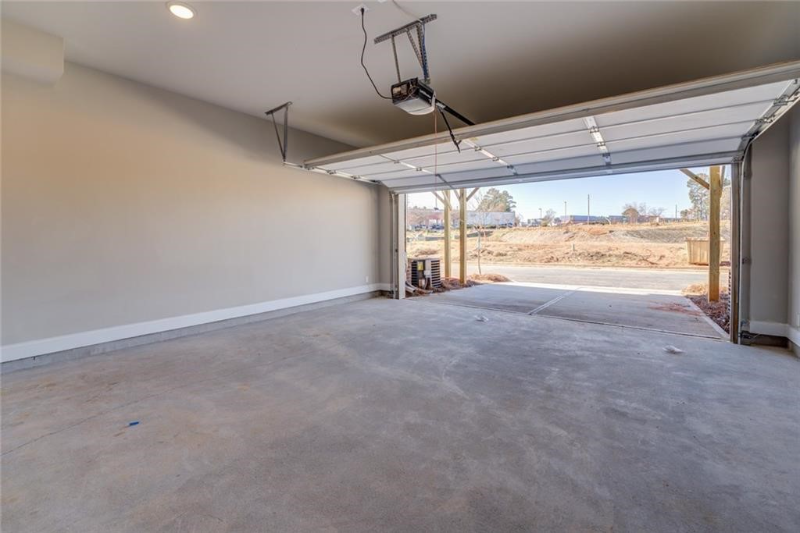 311 Gwinnett Dr - Photo 4 of 13