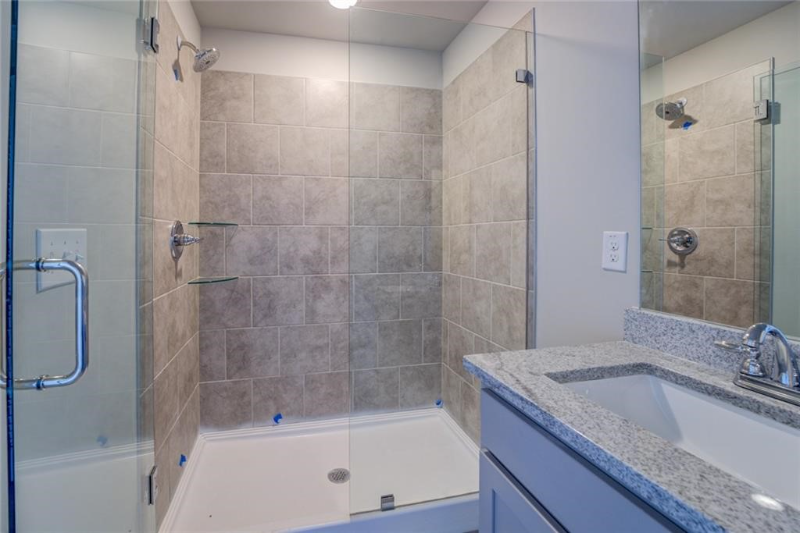 311 Gwinnett Dr - Photo 5 of 13