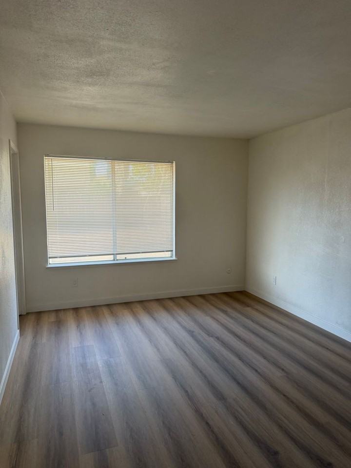 7721 Mcclintock Way - Photo 5 of 8