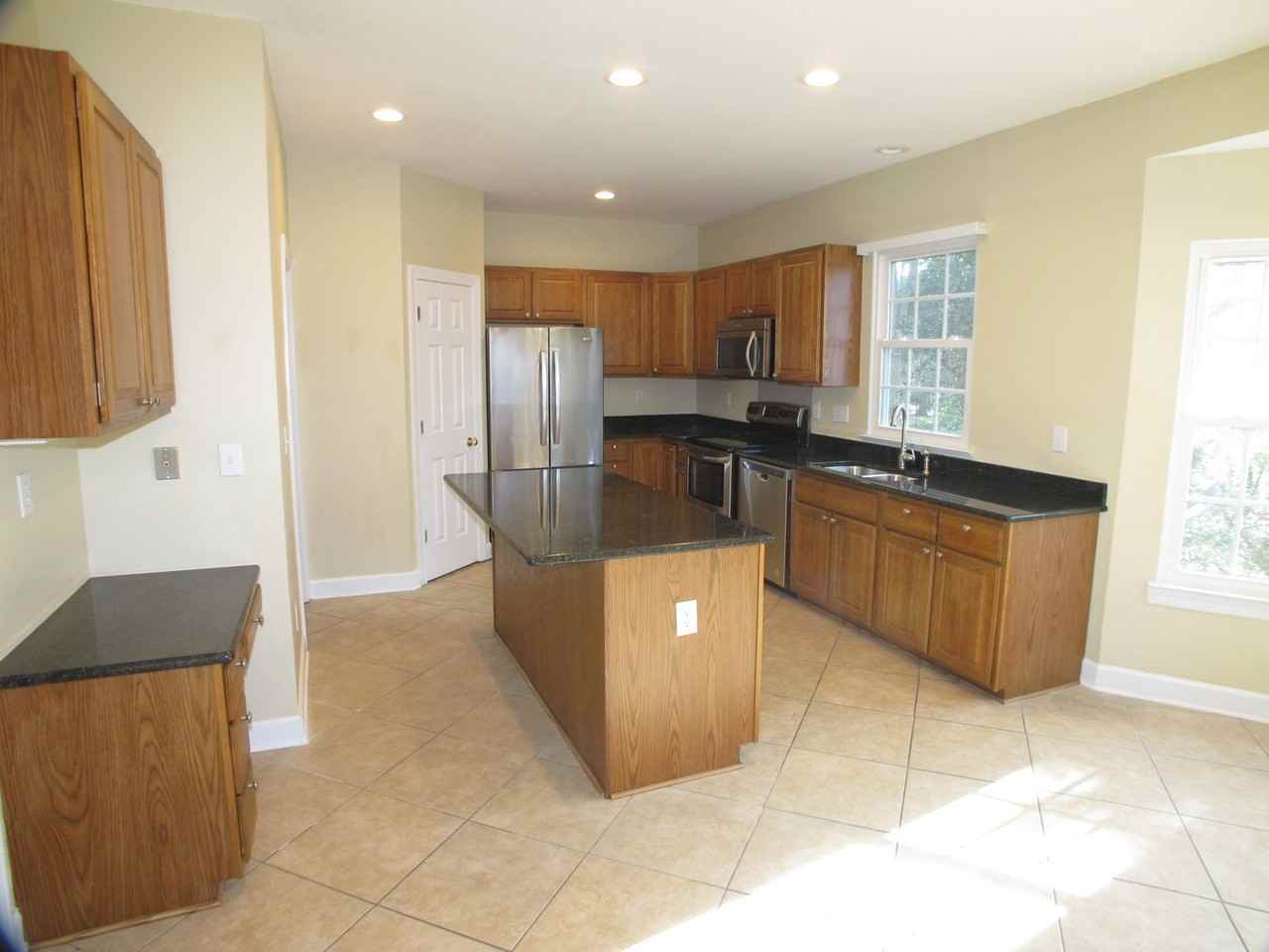 6532 Outer Bridge Ln - Photo 4 of 26
