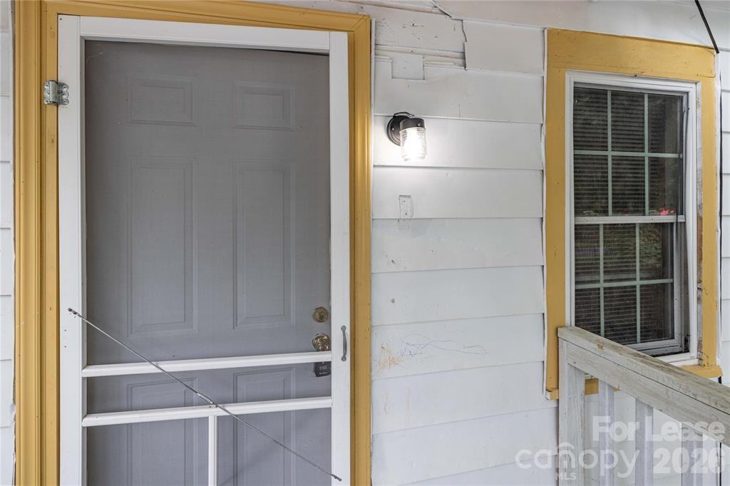 629 Colston Street - Photo 4 of 30