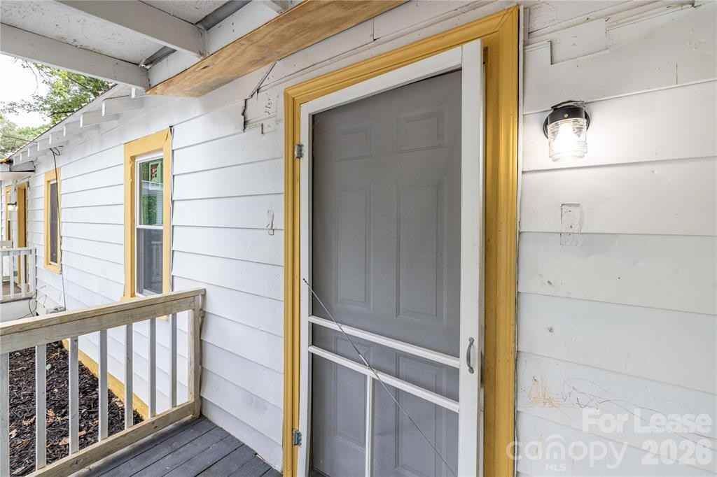 629 Colston Street - Photo 5 of 30