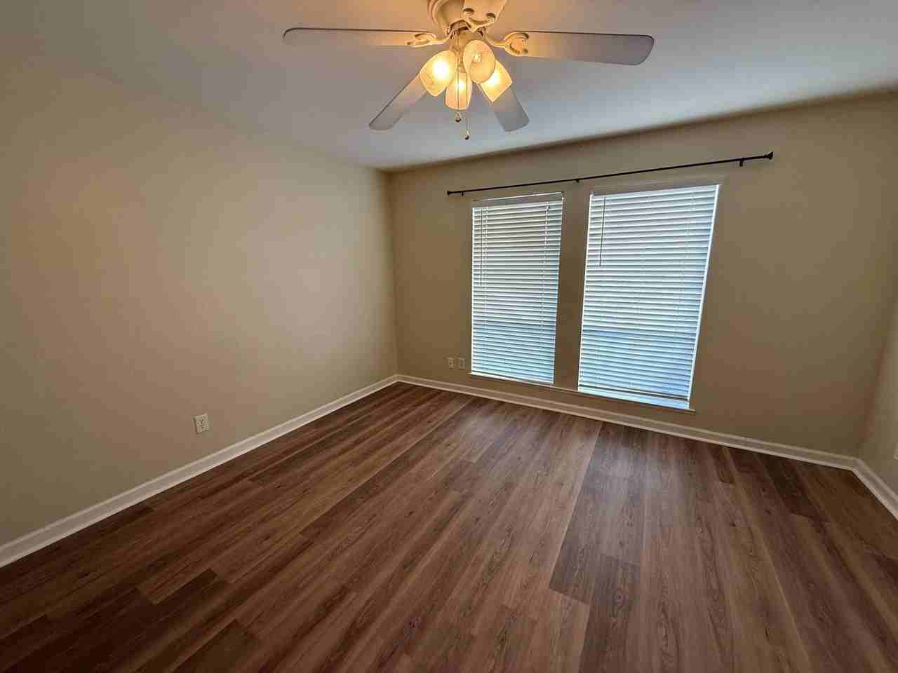 332 Bridge Pl - Photo 3 of 13