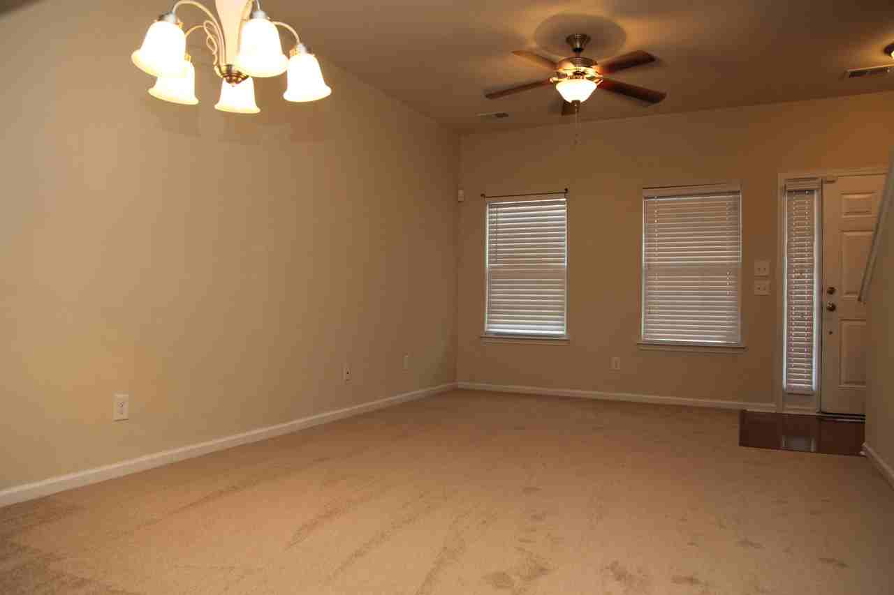 5723 Bent Creek Cir - Photo 3 of 10