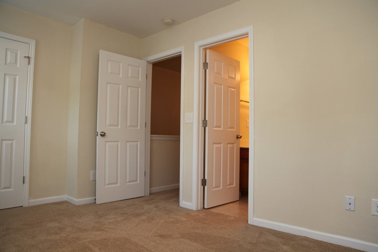 5723 Bent Creek Cir - Photo 7 of 10
