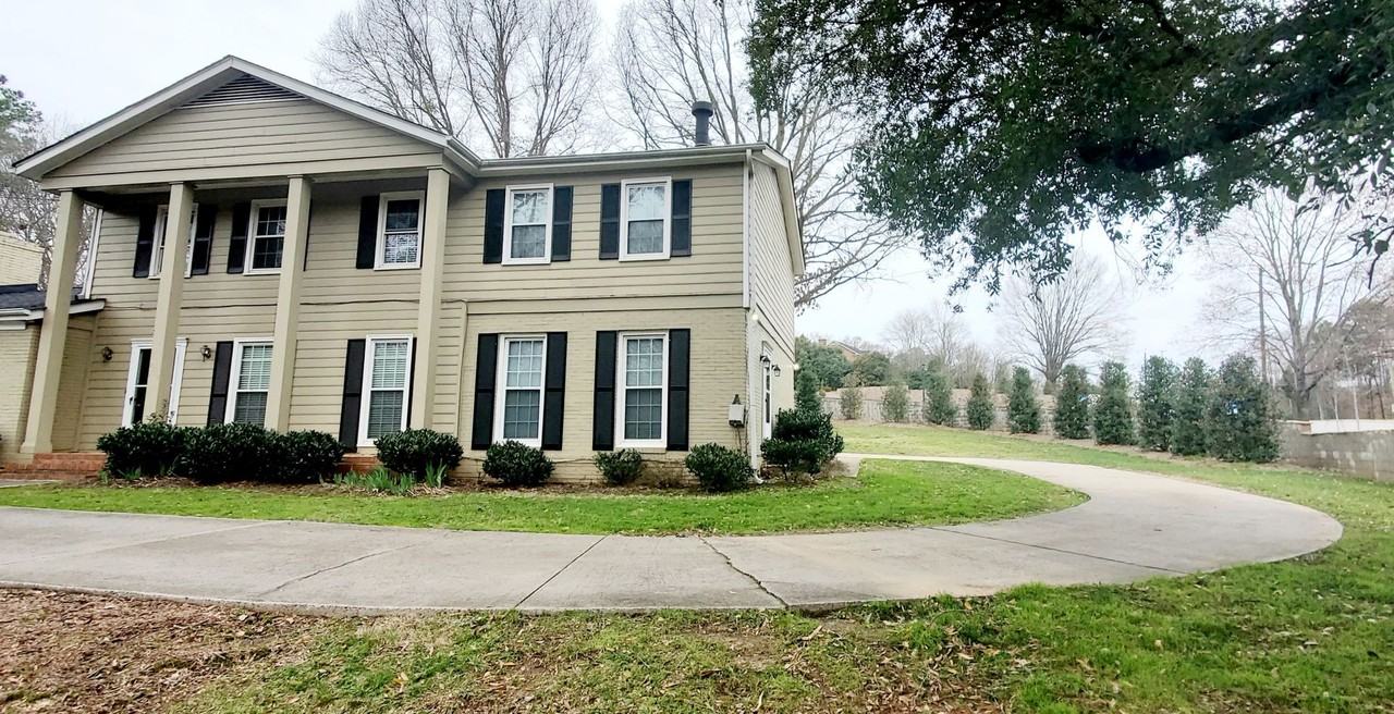 2839 Huntingtowne Farms Ln #A - Photo 2 of 18