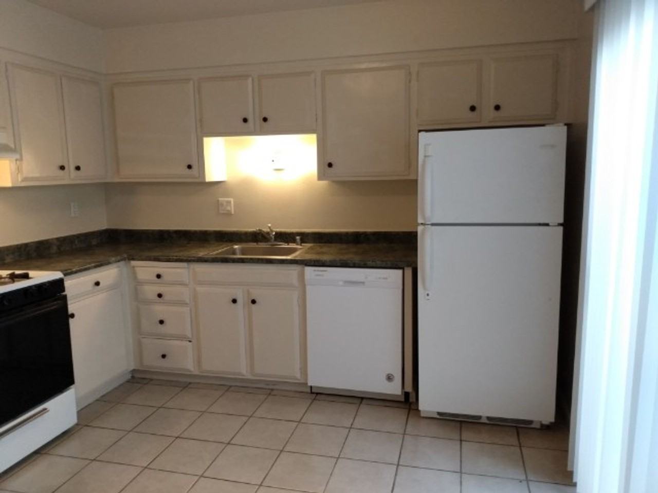 1107 W 4th St #2 - Photo 2 of 20