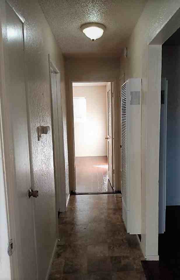1107 W 4th St #2 - Photo 7 of 20