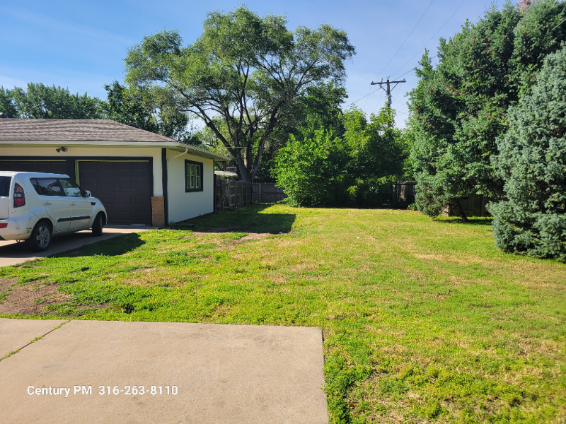 8101 W Maple St - Photo 4 of 20