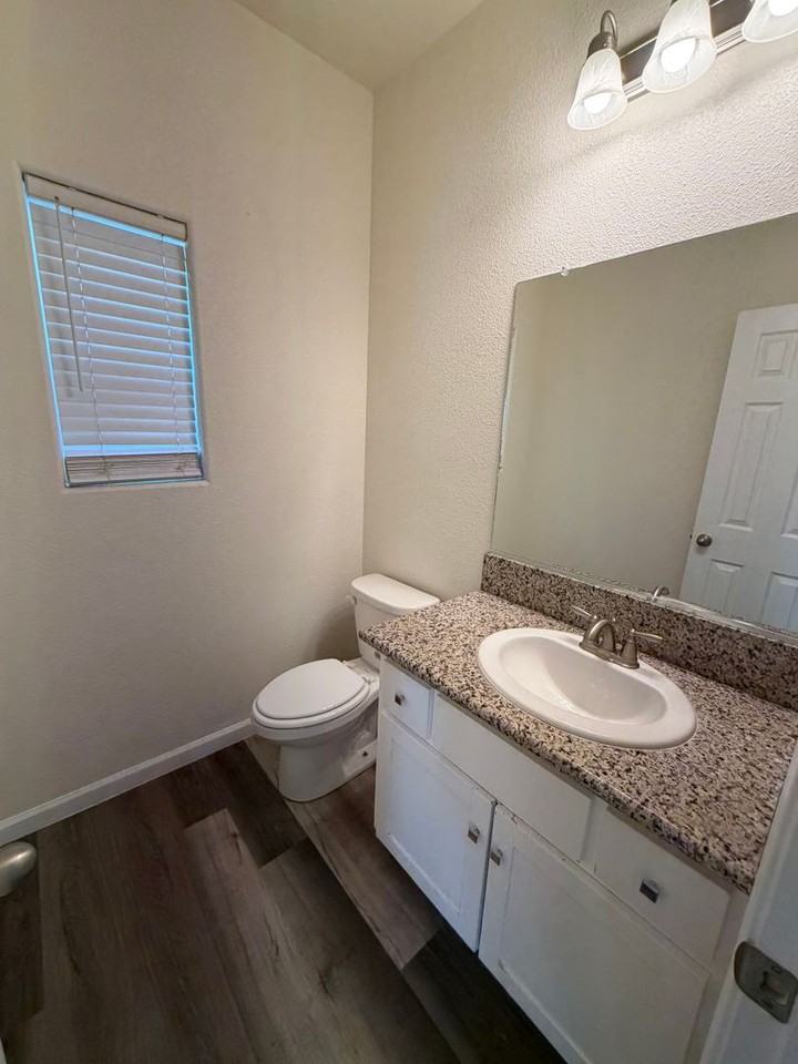 1327 Belmont Dr - Photo 4 of 22