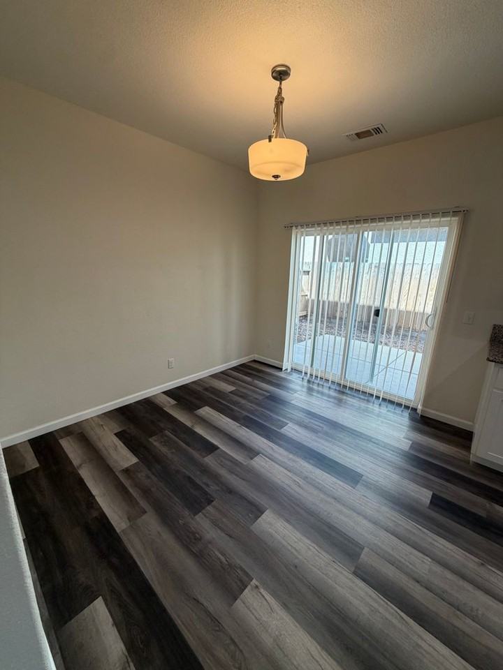 1327 Belmont Dr - Photo 5 of 22