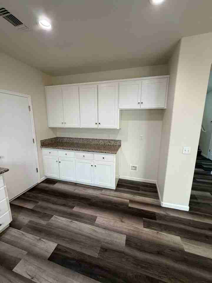 1327 Belmont Dr - Photo 7 of 22