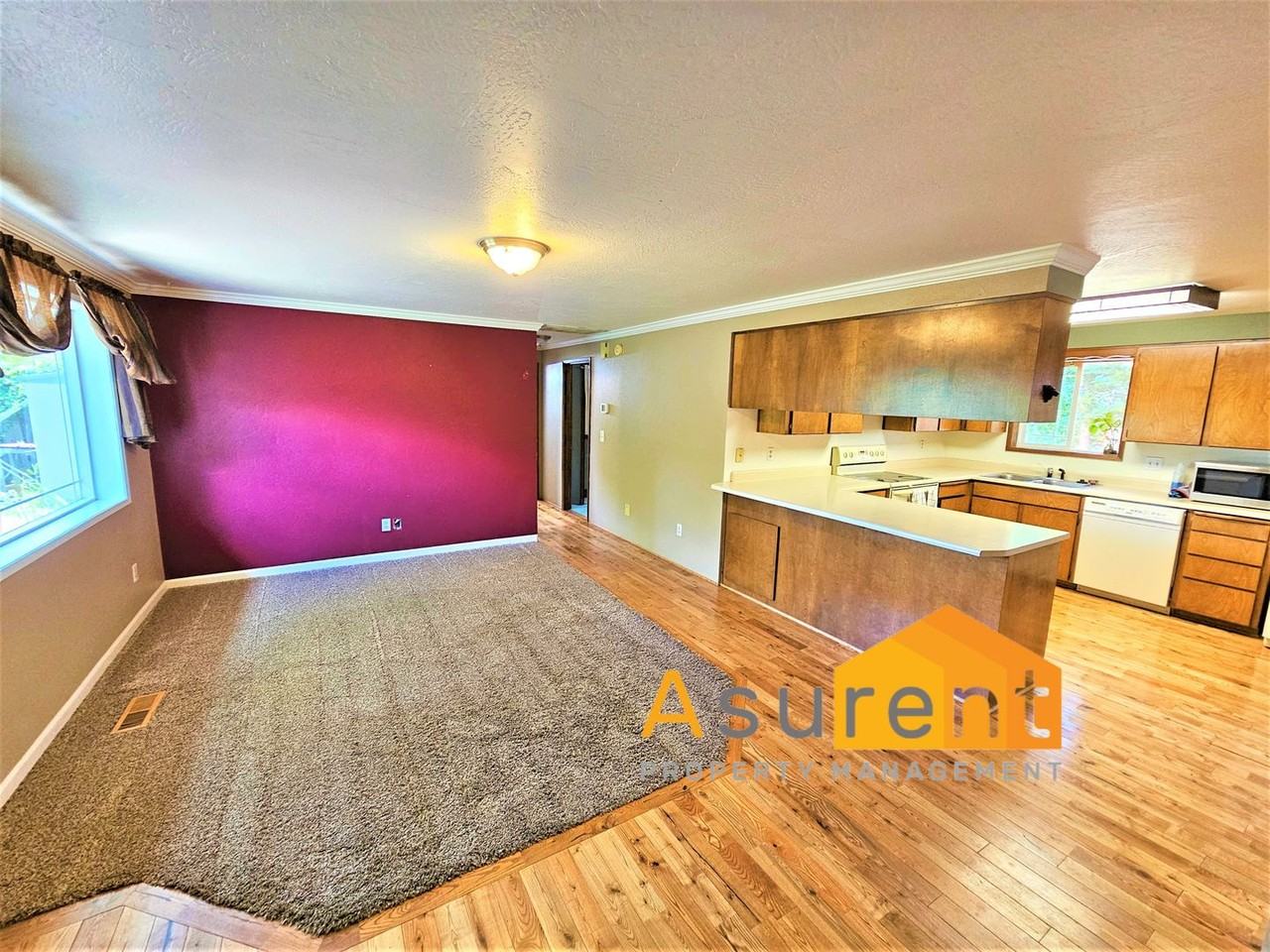 3085 Connell Ave - Photo 3 of 13