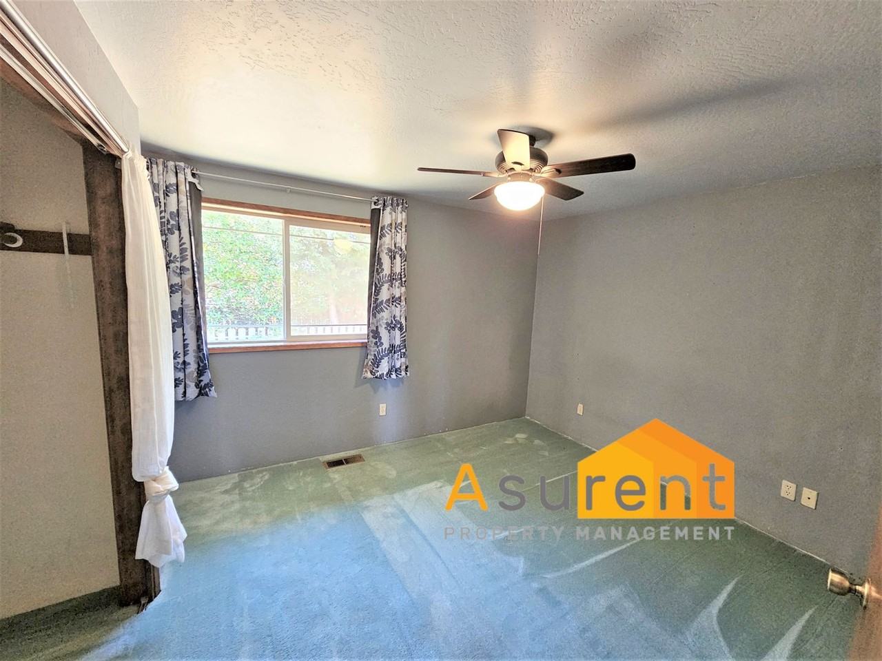 3085 Connell Ave - Photo 7 of 13