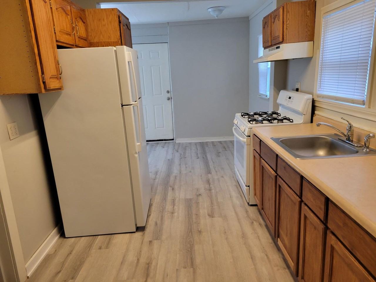 2021 Avenue D - Photo 7 of 11