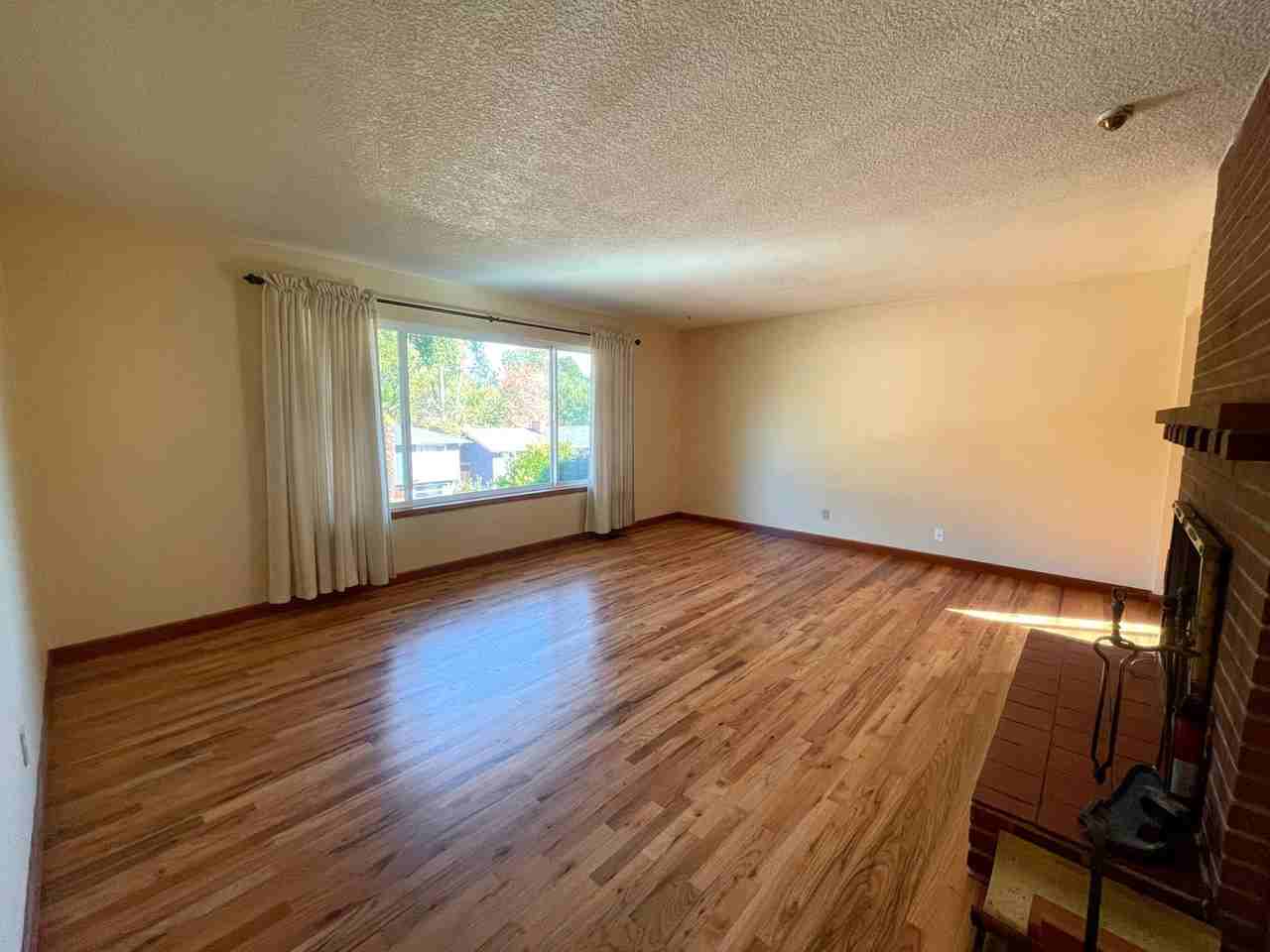 3338 Sw Marigold St - Photo 5 of 32