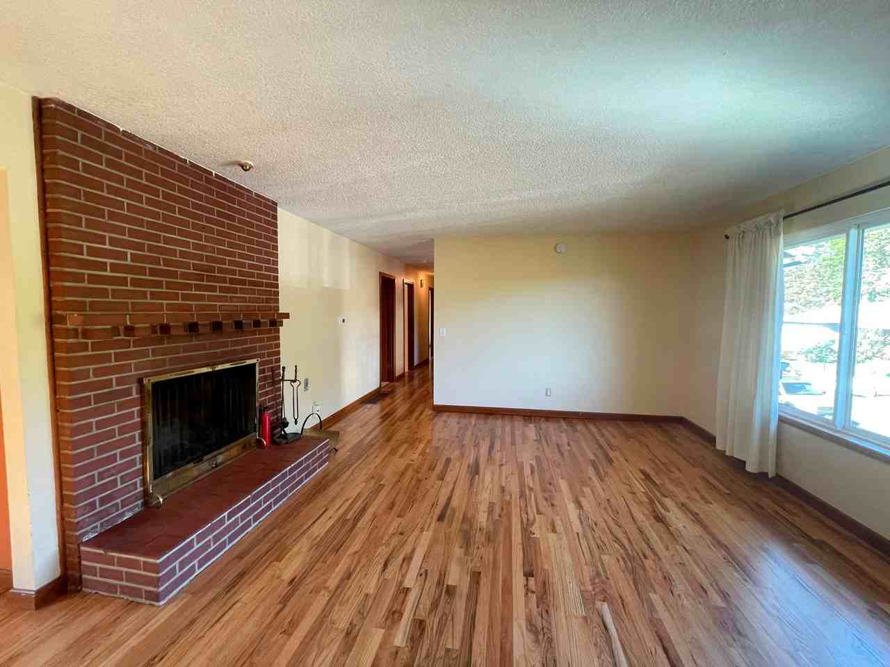 3338 Sw Marigold St - Photo 6 of 32