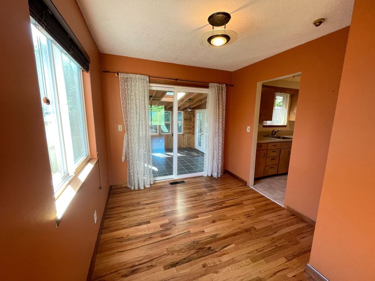 3338 Sw Marigold St - Photo 7 of 32